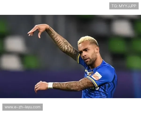 上海申花拉唐边路连续传中，攻守兼备展现精彩